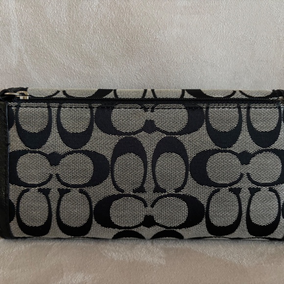 Catch Tote Bag with Matching Wallet - Picture 8 of 9